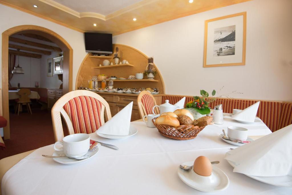 Pension Bergwelt Neustift im Stubaital Exterior photo